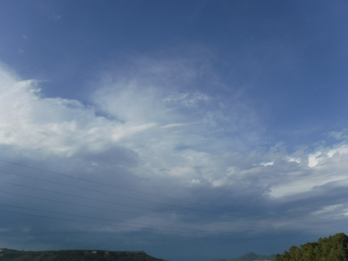 CervelloWeather's tweet photo. 21.8 °C, possible precipitació aviat. https://t.co/ENQryv9FvI