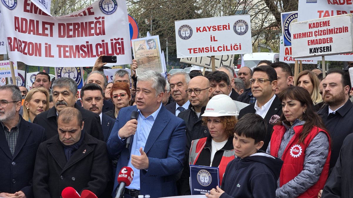 sadullahkisacik's tweet photo. 1 güne  17 sene bedel ödeme haksızlığına dur demek ve
Emeklilikte adaleti yeniden tesis etmek için EMADER derneğinin Türkiye'nin dört bir tarafından Çalışma ve Sosyal Güvenlik Bakanlığı önünde düzenlediği basın açıklamasına Ankara Milletvekilimiz @avidrissahin ve DEVA Partisi Ankara İl Başkanımız @elcinguloren_ Çankaya İlçe Başkanımız @EnderErdem_ ve Ankara teşkilat üyelerimiz ile katılım sağladık.