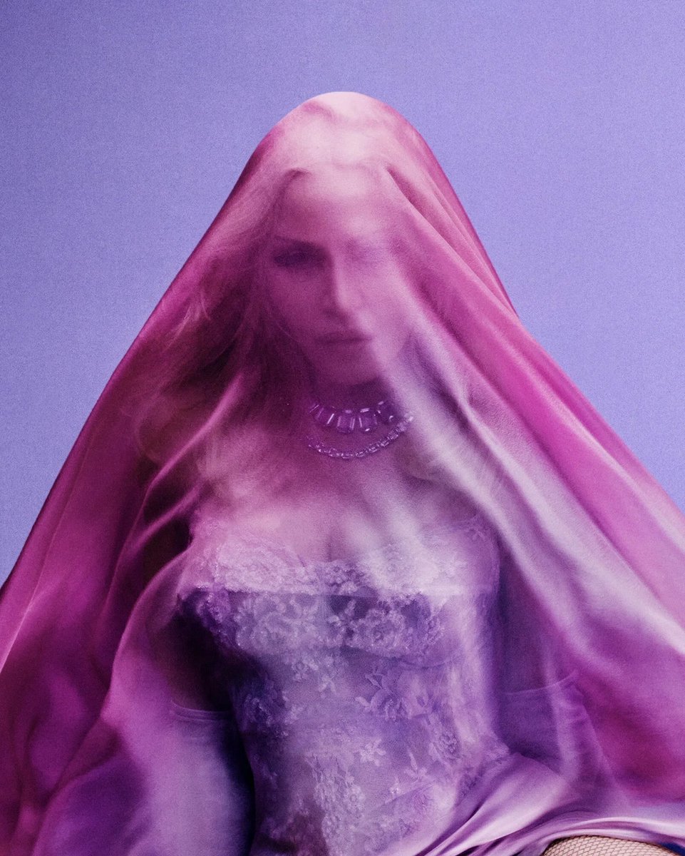 No hay que discutir con alguien que dice que <a href="/Madonna/">Madonna</a> es irrelevante. Si estamos hablando de ella, es extremadamente relevante!