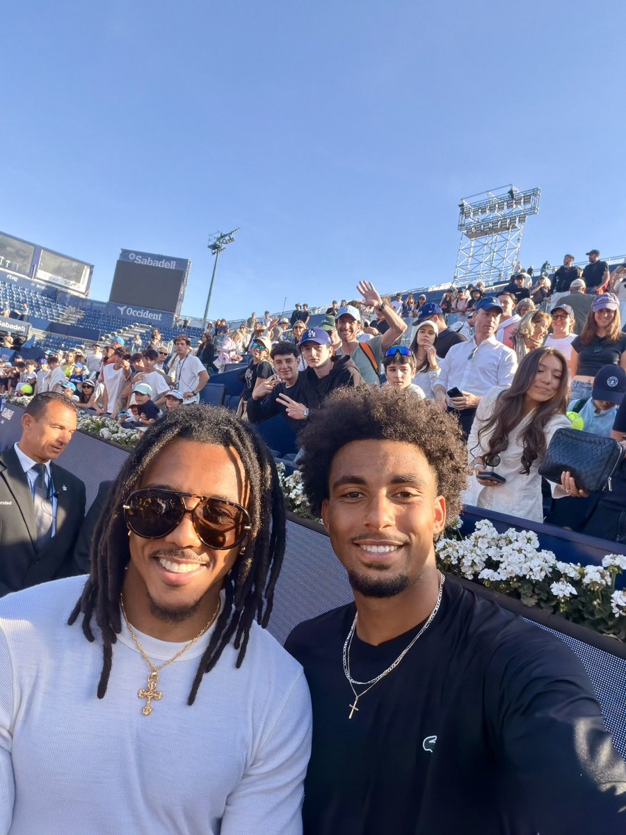 An iconic selfie 🎾⚽️

Fils x Kounde

<a href="/bcnopenbs/">Barcelona Open Banc Sabadell</a> | <a href="/FCBarcelona/">FC Barcelona</a>