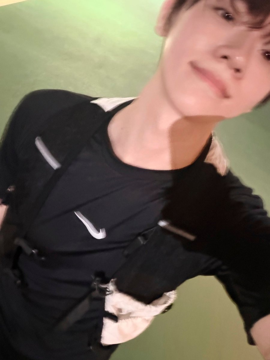 maxkeum's tweet photo. 이 사진은 오살힘. 정도가 아니고 일주일정도 살 힘을 줌 ㅁㅊ https://t.co/mcp6eTwLK2