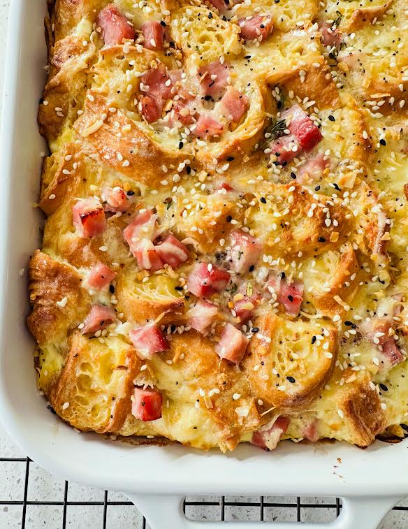 JenPlaggem71439's tweet image. Ham and Swiss Croissant Casserole chefjen.com/ham-and-swiss-… #recipe #blog #foodblog #realsimple #brunch #mealprep #spring #mothersday