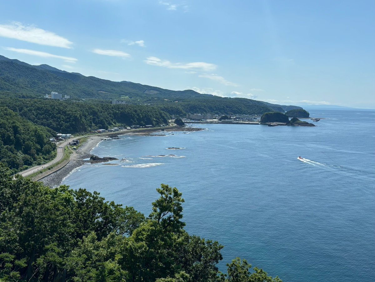 zyoneco's tweet photo. 夏と別人すぎん？（笑）
#知床 #プユニ岬 https://t.co/8MUz4qRwXv