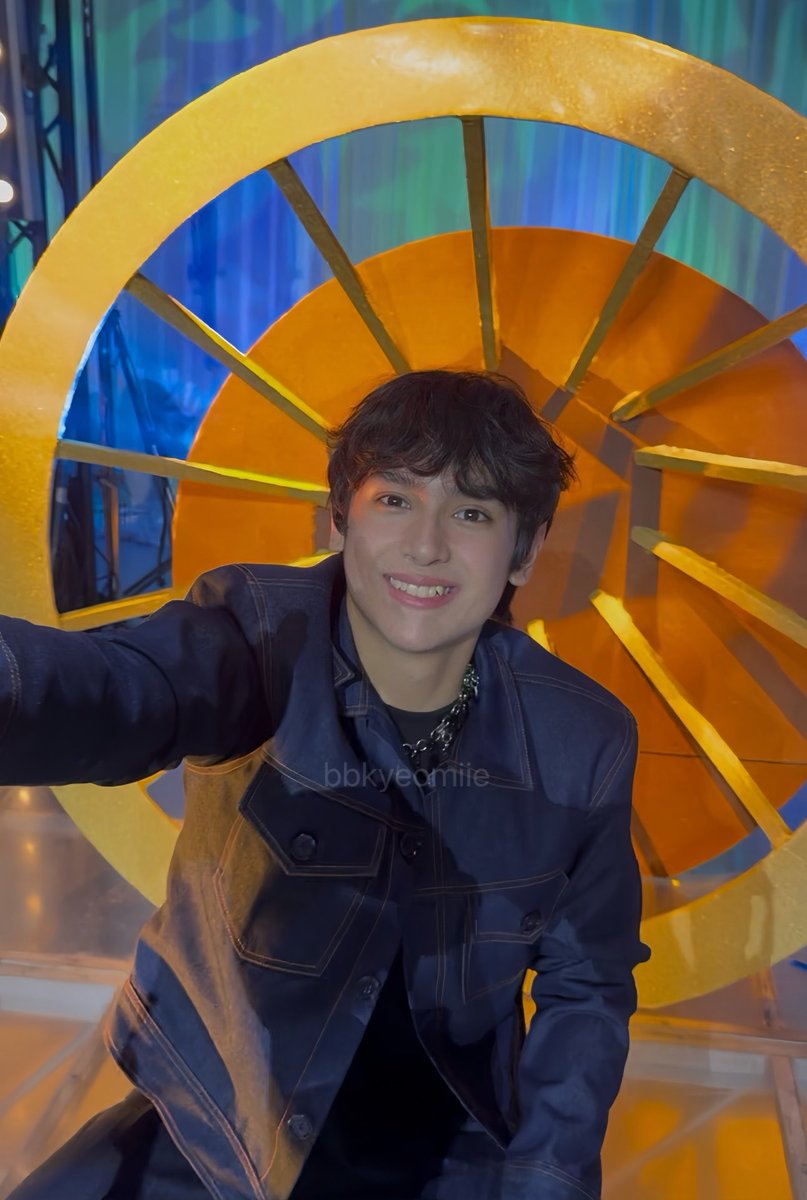 keep on shining, heath 💙 tweet media