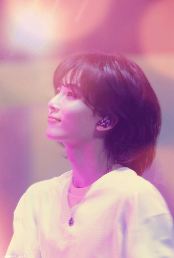 the best concert banner in existence is 3 years old. 

"yoon jeonghan, because of you i don’t see guys on the street as men anymore, they just look like punching bags"