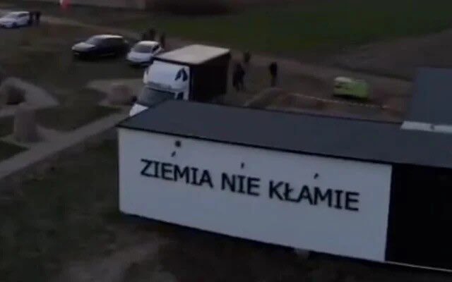 TJVNEWS's tweet image. New ‘Information Center’ in Jebwadne, Poland Denies True Account of 1941 Massacre of Jews by Local Residents 

tjvnews.com/news/internati… #Jebwadne @Poland #massacre #Holocaust #historicalrevisionism #deniers