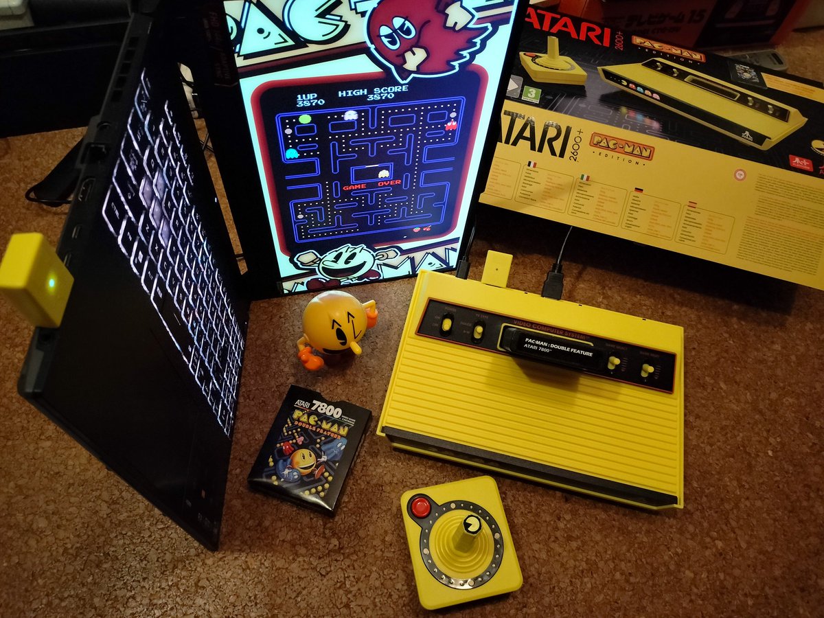 RuiReiChannel's tweet image. ATARI2600+パックマンエディションを購入！トータルデザインが良くて感動！しかもUSBドングルが付いているのでSteamのパックマンもワイヤレスジョイスティックでプレイ出来て最高！🍒🍓🍊🍎🍈
 #ATARI  #PACMAN
