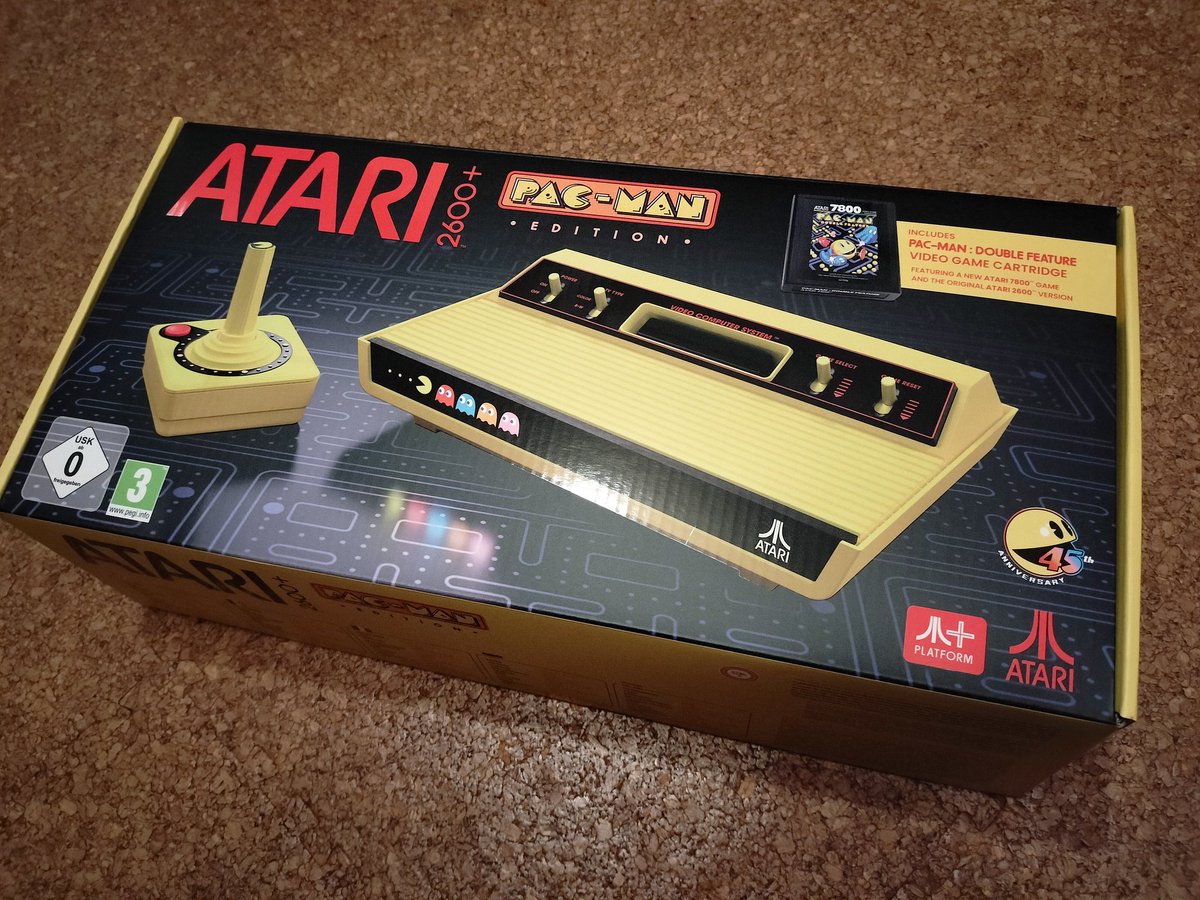 RuiReiChannel's tweet image. ATARI2600+パックマンエディションを購入！トータルデザインが良くて感動！しかもUSBドングルが付いているのでSteamのパックマンもワイヤレスジョイスティックでプレイ出来て最高！🍒🍓🍊🍎🍈
 #ATARI  #PACMAN