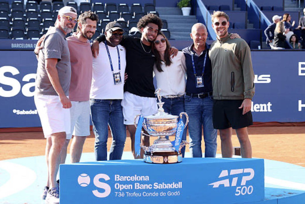 Team and family🥹🤍 📸: getty