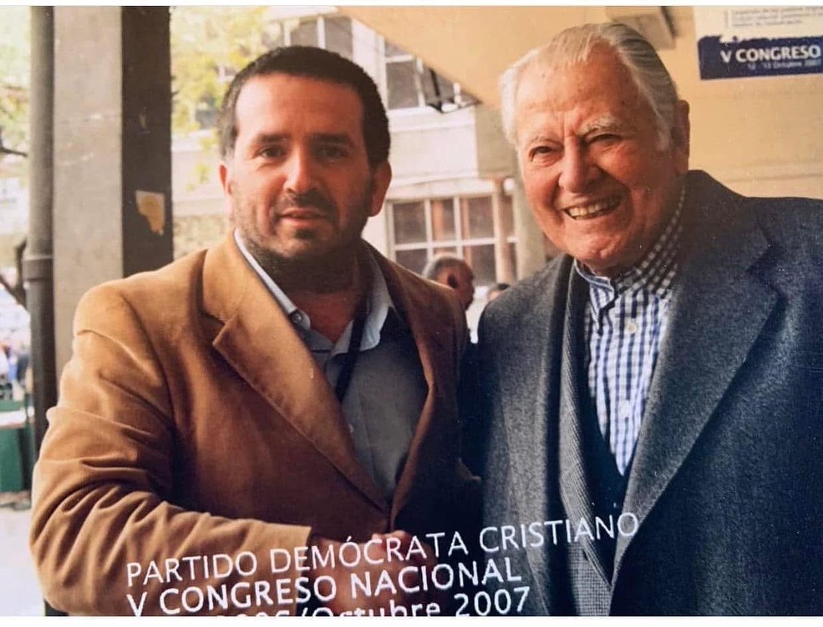 jfcorread's tweet photo. Tremendo recuerdo con don Patricio Aylwin Azócar (1918 - 2016). 

Descanse en paz 🙏

#10Años @fundacionaylwin @PatricioAylwin_ @PDC_Chile https://t.co/snIPETyxi6