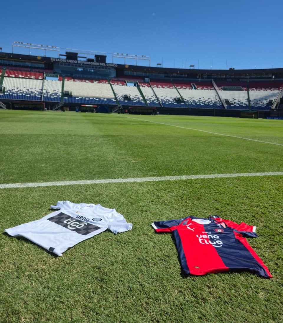TigoSportsPY's tweet photo. ¡PUEDE SER TUYA!

La mejor previa del Superclásico regala una camiseta de Olimpia⚪️⚫️ y otra de Cerro Porteño🔵🔴

➡️Para participar, enviá tu aliento + foto o video viendo la previa y utilizando el hashtag #ClásicoTigoSports. https://t.co/5wDtwqsC3W