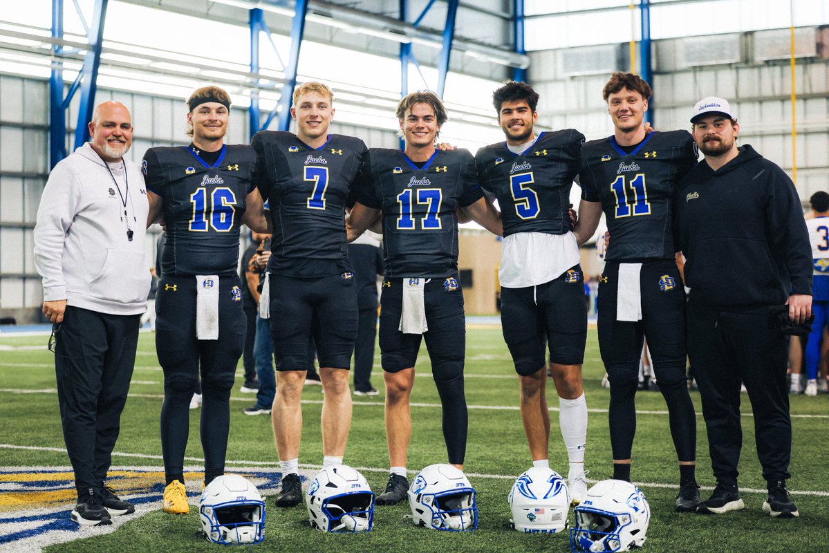 CoachEidsness's tweet image. Great spring with the guys! Excited to attack the summer. #Roll Bits #Brotherhood #1-0