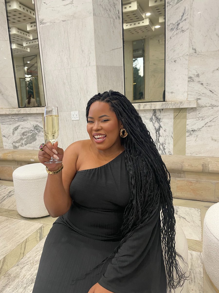 Ntombiyombuso tweet media