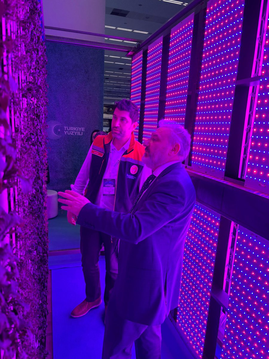 hakanasan's tweet photo. Ankara ATO Congresium'da düzenlenen 8. Verimlilik ve Teknoloji Fuarı'nda, dikey tarım teknolojilerini sergilediğimiz standımızda çok değerli konuklarımızı ağırladık. 

Cumhurbaşkanlığı Özel Kalem Müdürü Büyükelçi Prof. Dr. Sayın Hasan Doğan, Tarım ve Orman Bakan Yardımcısı Sayın+ https://t.co/afiyQ5nAxE
