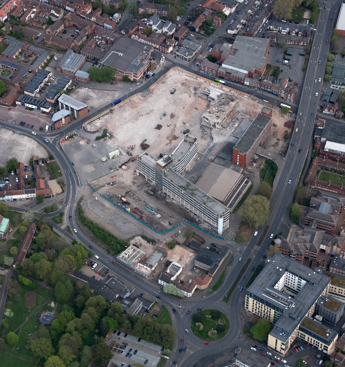johnfielding001's tweet image. Anglia Square, Norwich – April 18th 2026. The 1970 Brutalist complex and former HMSO building are being demolished, clearing the way for a £350m regeneration led by Norwich City Council and Aviva Capital Partners. #Norwich #AngliaSquare #aerial