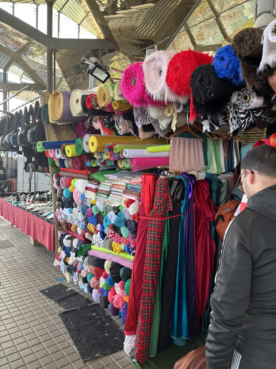 eliseu_alegre's tweet photo. Hores i hores entre teles per cuidar, amb tot detall, el patrimoni cultural de @castellvimarca 

Entre Reus i Barcelona, juntament amb les regidores de cultura i tradicions, i amb l’estimada @montcala, posem en marxa la renovació d’un projecte que ens fa molta il•lusió. https://t.co/3zDNSBZs5k