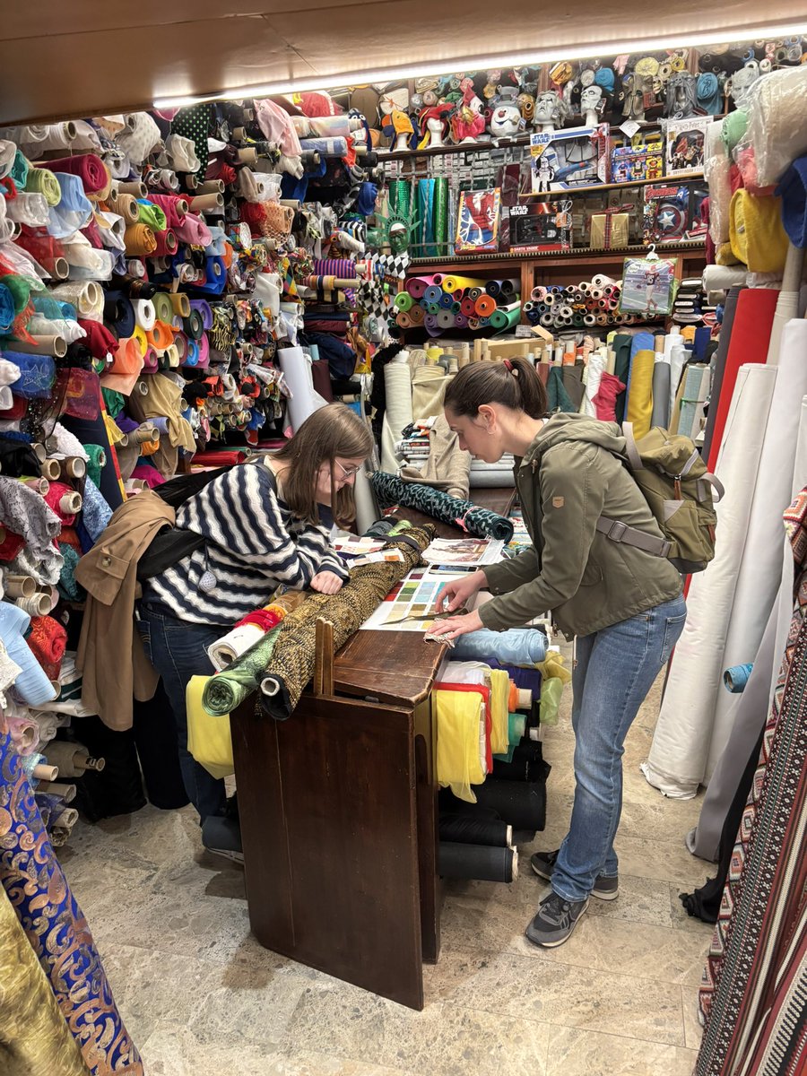 eliseu_alegre's tweet photo. Hores i hores entre teles per cuidar, amb tot detall, el patrimoni cultural de @castellvimarca 

Entre Reus i Barcelona, juntament amb les regidores de cultura i tradicions, i amb l’estimada @montcala, posem en marxa la renovació d’un projecte que ens fa molta il•lusió. https://t.co/3zDNSBZs5k