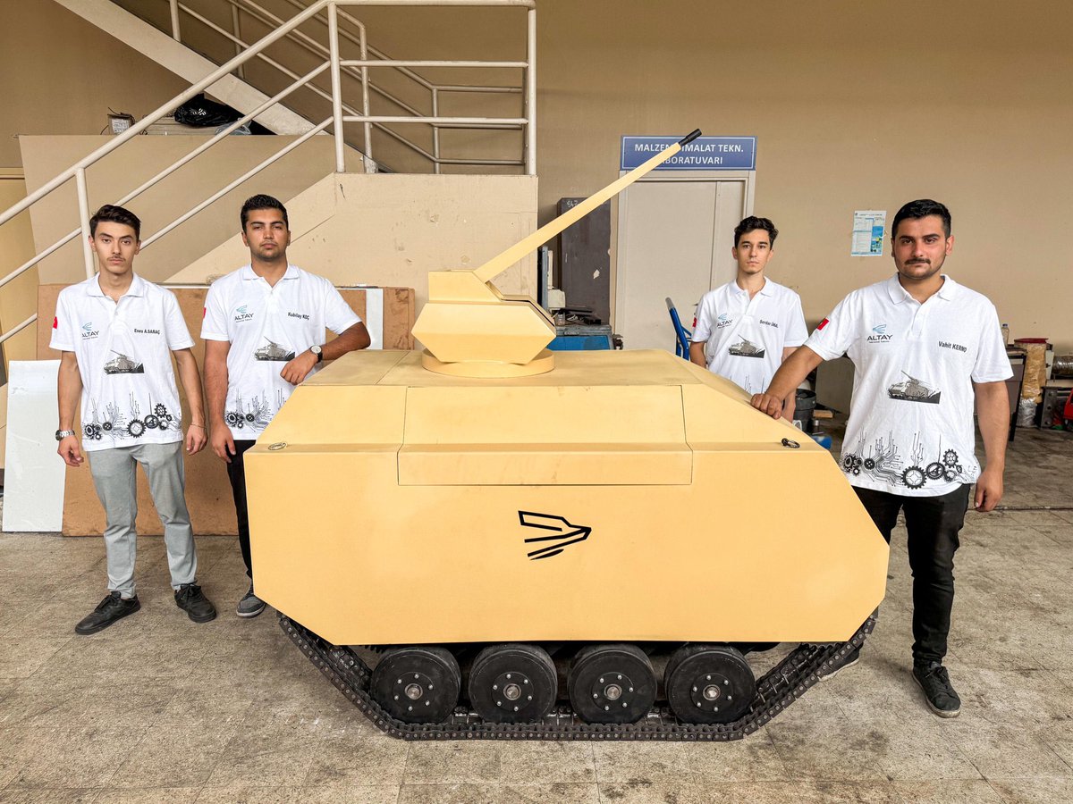 fatihaydin_TC's tweet photo. Geçtiğimiz günlerde yurt dışına kaçan FETÖ’cü Cemil Çiçek’e destek arayışına giren, kendini Türkçü olarak tanıtan Adem Yıldız; satılık beyniyle Ülkü Ocakları’nın yerli ve millî çalışmalarını alaya almaya kalkışmış.

Adem Yıldız gibi sosyal medyada milleti tahrik ederek kendine sövdürmeyi hobi edinmiş zavallı meczup tiplere aldırış etmeden, Türk gençliği Ülkü Ocaklarında yerli ve milli icatlara, bilimsel Arge çalışmalarına ve bilişim/teknolojik çalışmalarına devam edecektir.

Adem yıldız hastası gibi Ülkü Ocaklarının neler yaptığını merak edenleri Mayıs Ayında Ankarada düzenleyecek olduğumuz TeknoOcak festivalimize bekleriz. 

Gelin de vizyon görün, geleceği görün, Ülkücü Türk gençliğinin azmini görün…