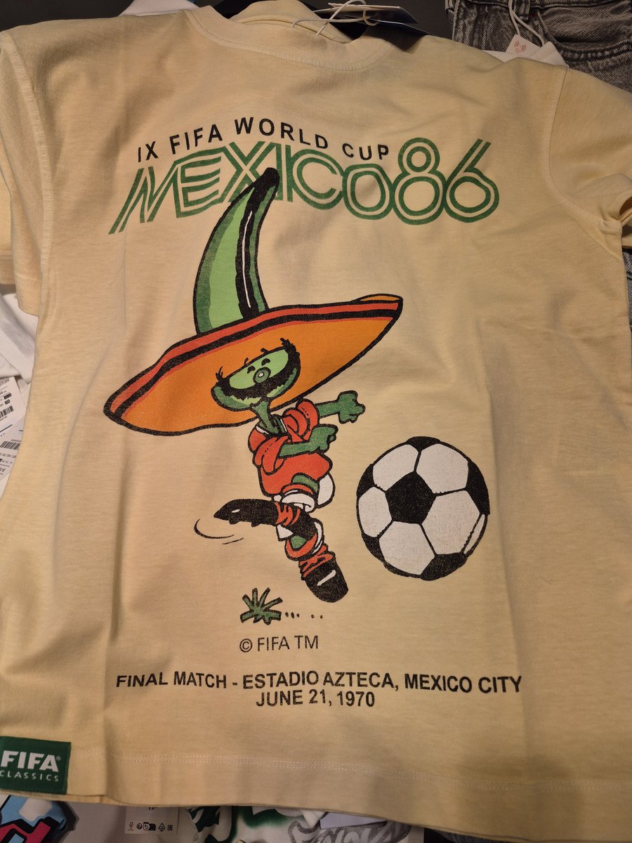 SoySimpsonito's tweet photo. - ¿De qué está hablando, Zara? ¡La final de México 86 no se jugó en 1970!
- Es que cuando me aburro invento otras fechas. Tengo poca concentración 🤷🏻 https://t.co/w94Udr0NQW