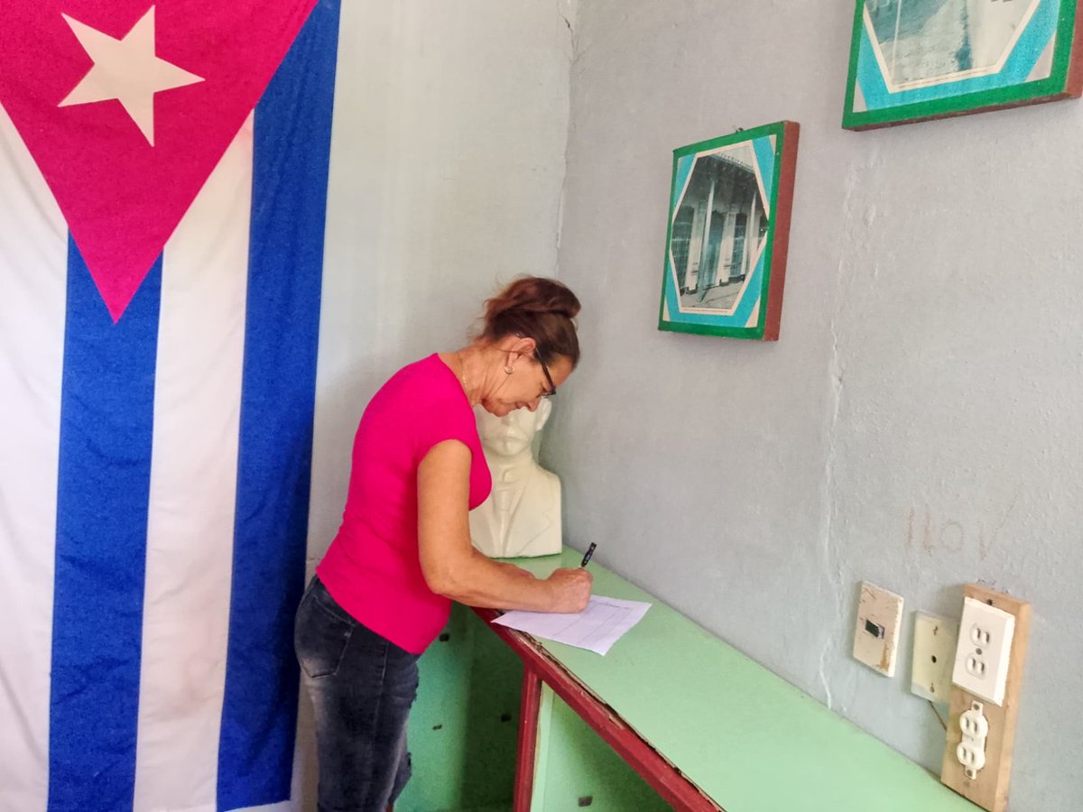Invasorpress's tweet photo. ✒️🇨🇺inició este 19 abril el movimiento popular denominado Mi firma por la Patria.
📷 Municipio Majagua

#CiegodeAvila #NoAlBloqueo #NoALaGuerra #paz 🕊️
@rocdecubano @JHGcasanova @CAvilaRadio10 @filiclary @mariposa https://t.co/8kGMZ4IYuu