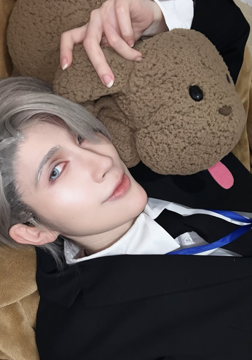 falliceriver's tweet photo. #yurionice  #cosplay #victor nikiforov #yoi https://t.co/bYfQTl4Zvv