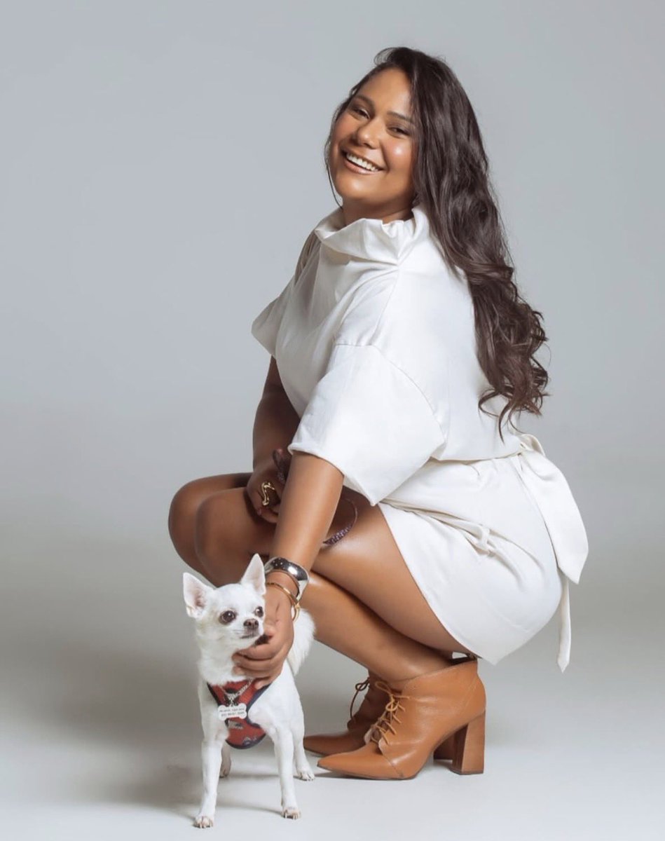 centralreality's tweet image. VAI TOMANDO! Chaiany é capa da Revista Canal Extra.