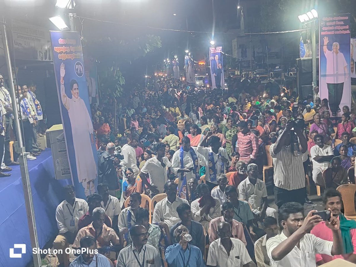 ramjigautambsp's tweet image. आज तमिलनाडु के trichirapally में चुनावी जन सभा.जिसमें 90% महिलाएं थी लेकिन वीमेन रिजर्वेशन के बारे में इन्हें कुछ भी जानकारी नहीं थी.तमिलनाडु में उम्मीद की किरण दिख रही हैं. जय भीम जय भारत