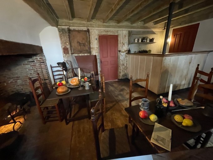 Built in 1707, the Buckman Tavern in Lexington, was a gathering place and the site of many important town meetings. Captain Parker and his militia gathered in this tavern in the early morning hours of April 19, 1775, to await the oncoming British Redcoat troops. #America250🇺🇸