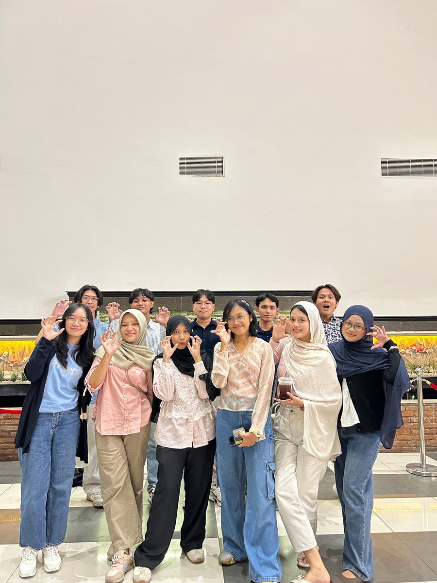 yaAsh 🧏🏻‍♀️ lagi pusing kuliah tweet media