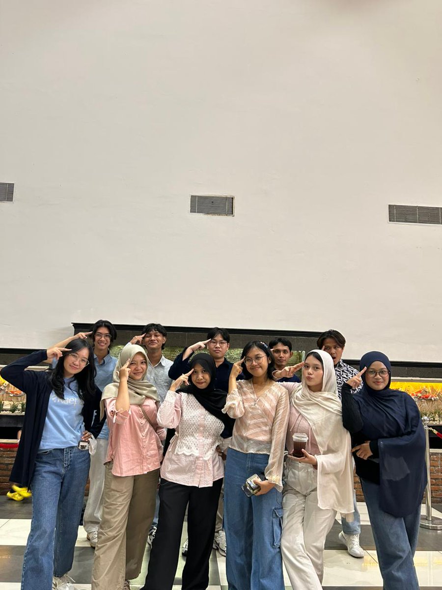 yaAsh 🧏🏻‍♀️ lagi pusing kuliah tweet media