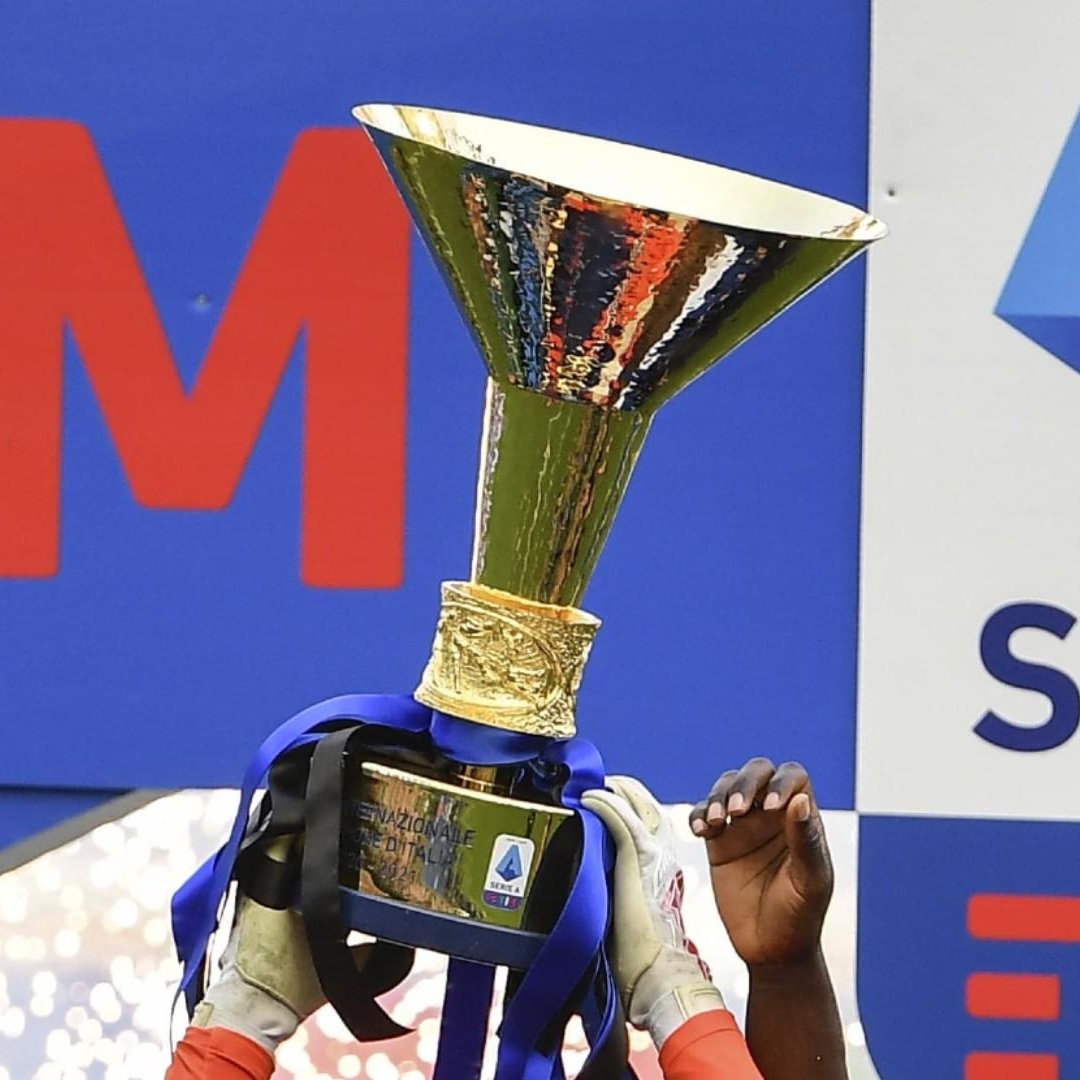 Inter_Xtra's tweet image. Should #Inter clinch the Scudetto in the next matches, the trophy lift will be organized to take place against Hellas Verona on Sunday, May 17. 🏆

[via @Gazzetta_it]