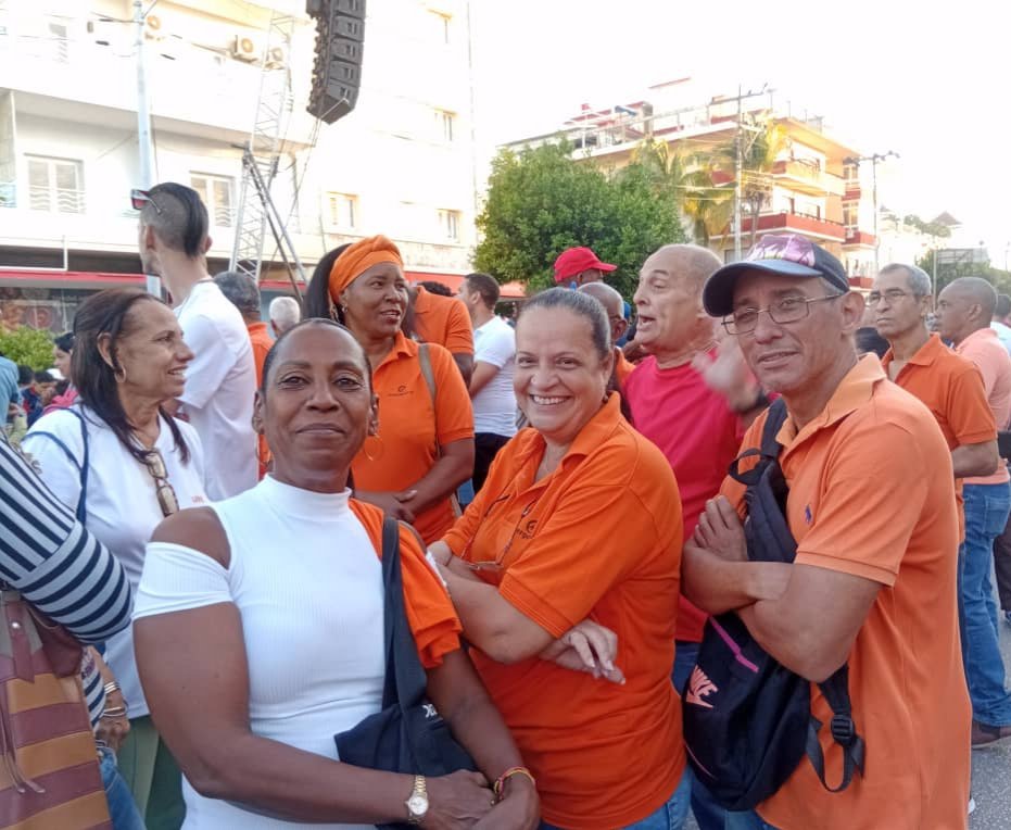 LeyvaZenea79773's tweet photo. Los trabajadores de la empresa Energomat siempre presentes en defensa de la patria socialista 
#CubaEstáFirme https://t.co/P5W1qAQfHT