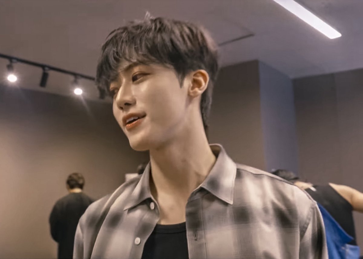 * 𝙪𝙣🍸 tweet media