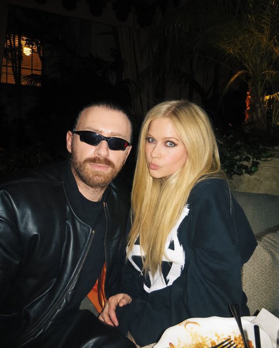 UnitedForAvril tweet media