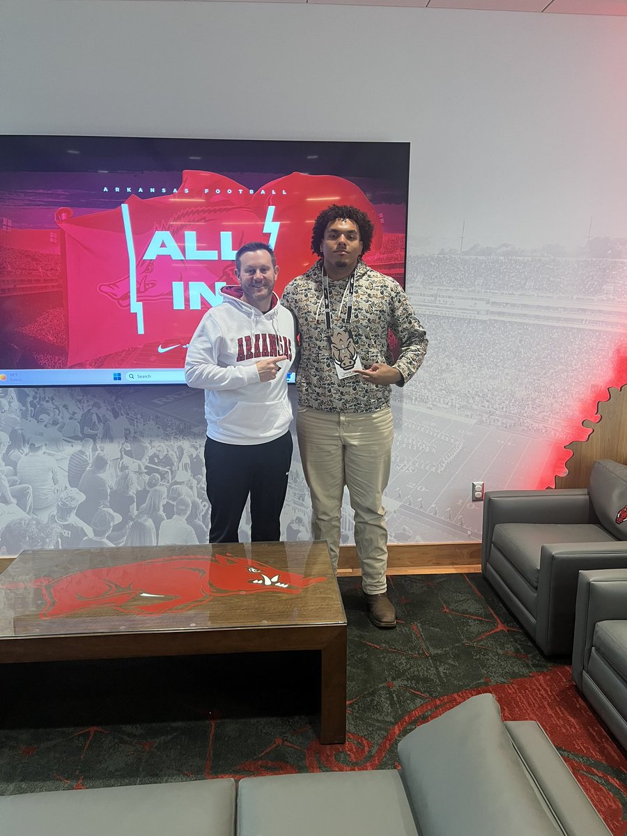 TheJaylenHill's tweet photo. GREAT visit @RazorbackFB‼️Enjoyed getting to spend a lot of one on one time with @RSilverfield @Coach__Myers @mjohnson7672 and seeing everything Arkansas has to offer! Excited to get back up soon!🐗 @TomLoy247 @adamgorney 
@CooperMorreale  @Andrew_Ivins @CharlesPower @Gaizka_UofA https://t.co/C5x7Yny1Mv