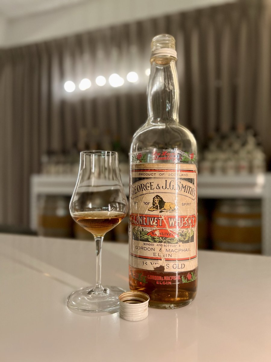 whiskyaura's tweet photo. Glenlivet 15 Year Old — Gordon &amp; MacPhail Securo Cap (bottled early 1960s)
100° Proof

Luminous, balanced, and beautifully expressive. A fine glimpse into Glenlivet’s mid-century character🥃 https://t.co/xLMj4kQDMl