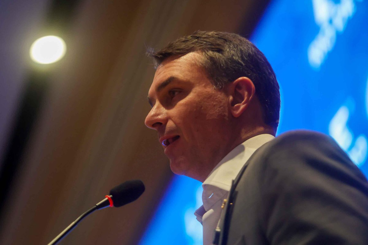 #EspaçoAberto | Jorge J. Okubaro

Ter ideias pode ser perigoso - Flávio Bolsonaro deixa claro seu desprezo pelos interesses nacionais e sua sabujice diante de alguém como o presidente Trump
estadao.com.br/opiniao/jorge-…

📸Pedro Kirilos/Estadão