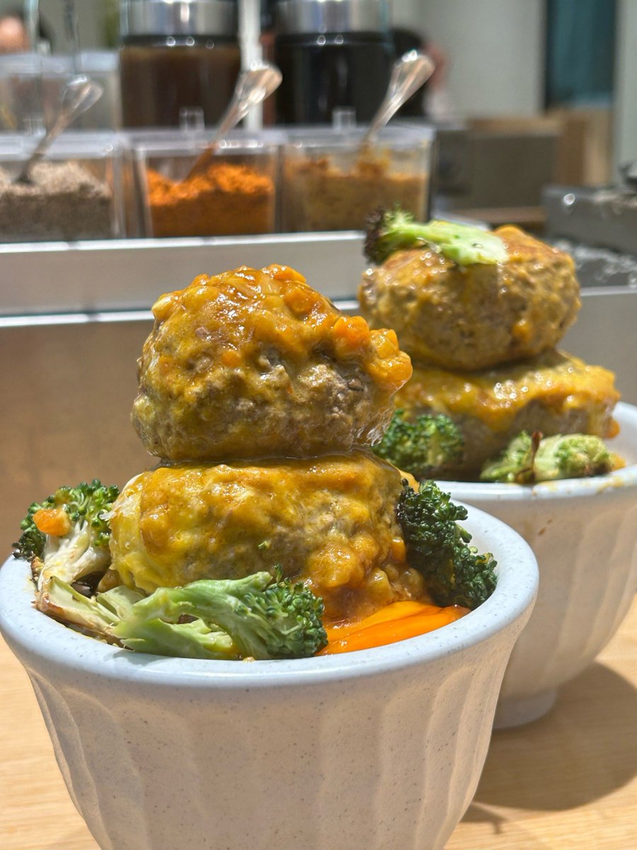 kishudakhriyal's tweet image. Fuel your day with a 150-calorie protein-packed bowl : Grilled chicken (100g) + roasted broccoli (150g) + quinoa (50g) + a drizzle of olive oil. Low-carb, high-satiety—perfect for fat loss without hunger! #减脂餐 #HealthyEating #FatLossMeal