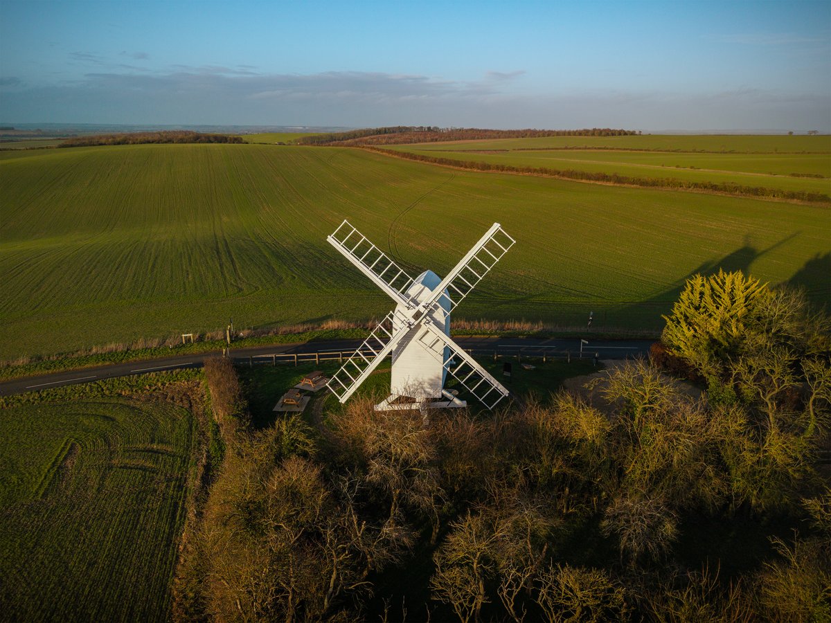 UKDroneClub's tweet image. A stunning few shots of the Great Chishill Windmill 💨 

📷 by charlieabbottuk on The Daily Photo Thread.

📨 Post your own images and see what members are up to on the Grey Arrows Drone Club forum — link in profile!

#UKDroneClub #droneshot #dronephotography #GreatChishill