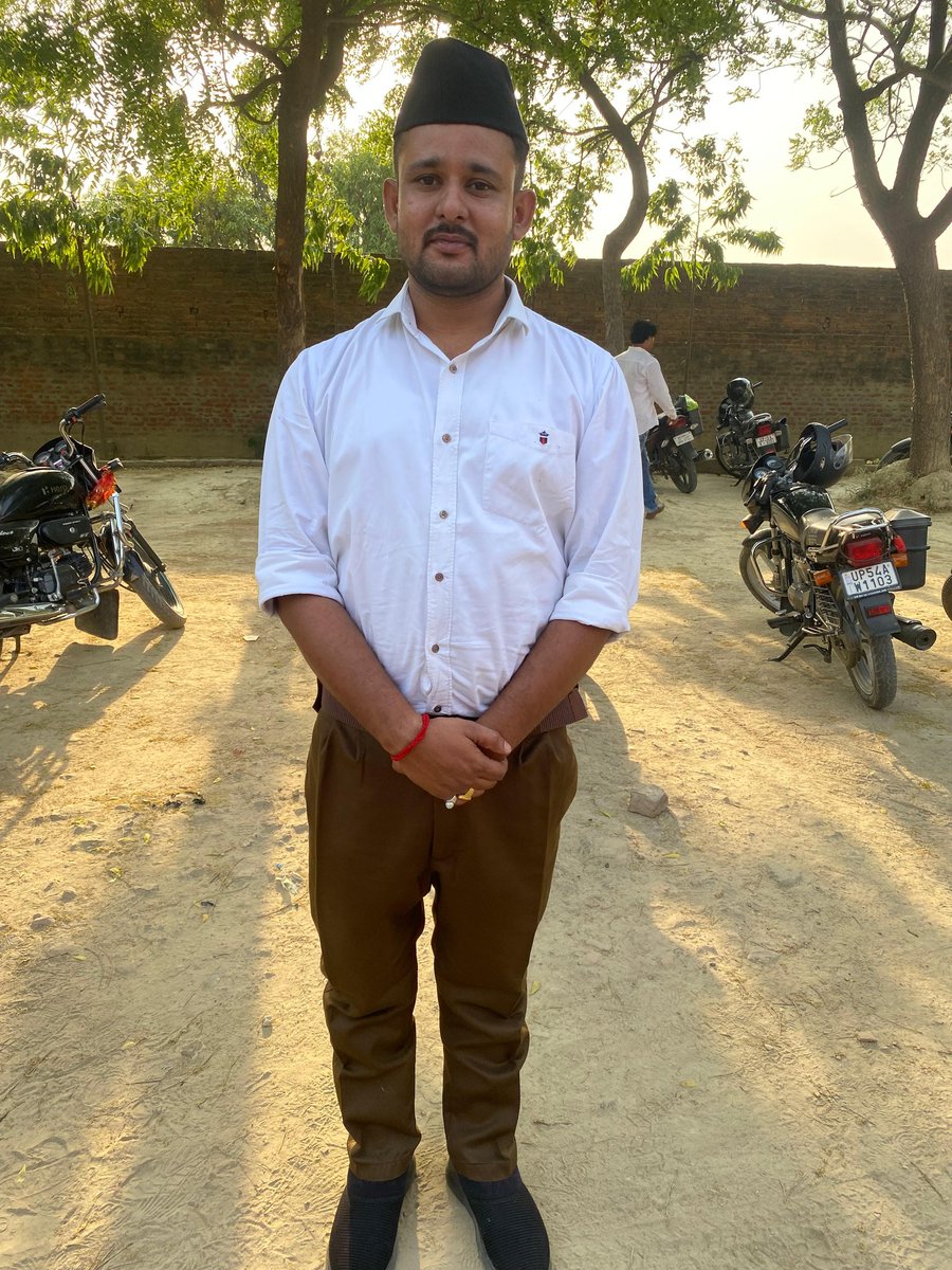 VinitRa67284107's tweet image. अनुशासन, संगठन और राष्ट्र प्रथम की भावना! 🚩

आज राष्ट्रीय स्वयंसेवक संघ, जनपद - मऊ द्वारा आयोजित पथ संचलन कार्यक्रम में सम्मिलित हुआ। कदम से कदम मिलाकर चलते स्वयंसेवकों का यह अनुशासन राष्ट्र के प्रति अटूट निष्ठा का प्रतीक है।
BJP Uttar Pradesh 
#RSS