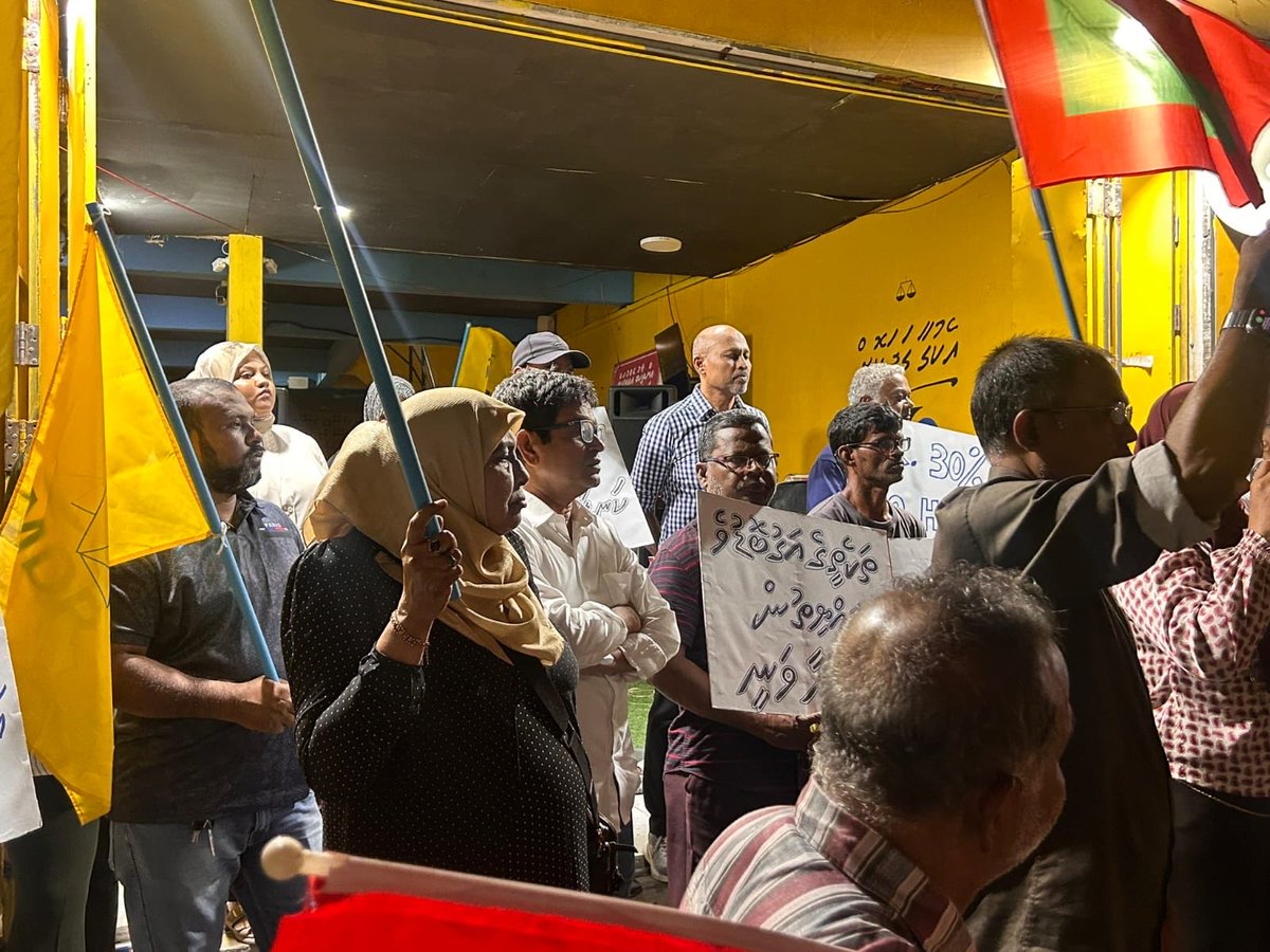 MDPSecretariat's tweet photo. އެމްޑީޕީއިން ކުރިއަށް ގެންދާ ސިލްސިލާ ކުއްލި ހަރަކާތް އެމްޑީޕީގެ ހަރުގެ ކުރިމަތީގައި ކުރިއަށްދަނީ. https://t.co/BDhNVvmAOD