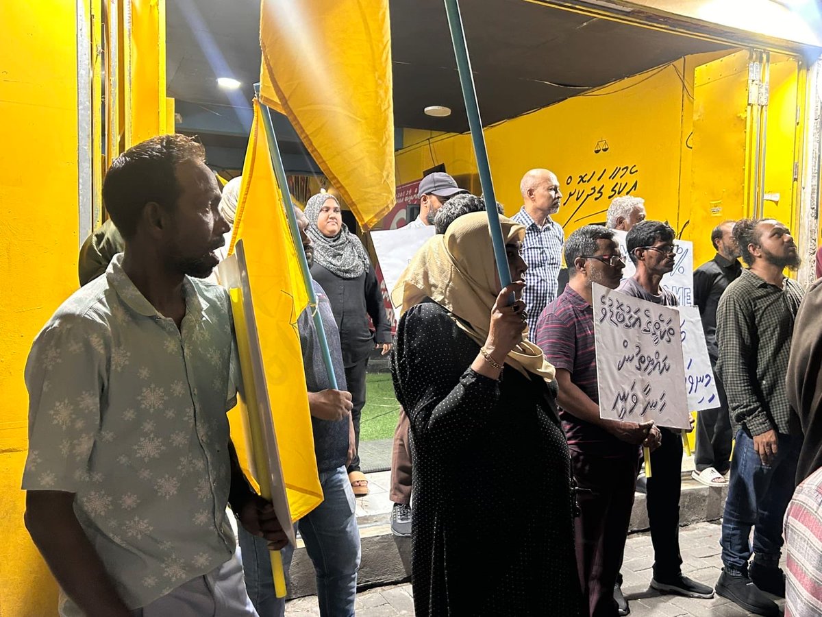 MDPSecretariat's tweet photo. އެމްޑީޕީއިން ކުރިއަށް ގެންދާ ސިލްސިލާ ކުއްލި ހަރަކާތް އެމްޑީޕީގެ ހަރުގެ ކުރިމަތީގައި ކުރިއަށްދަނީ. https://t.co/BDhNVvmAOD