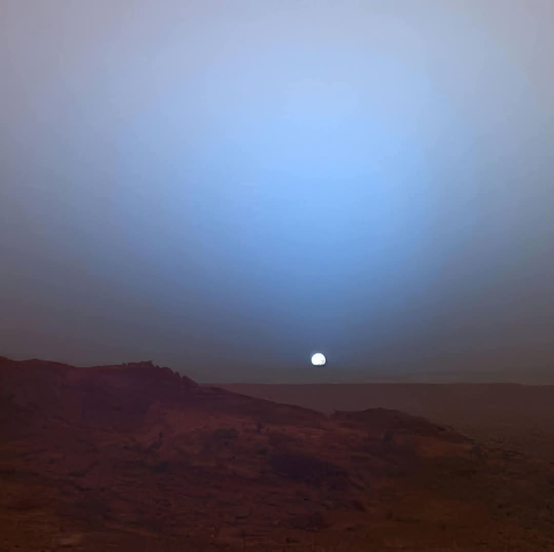 latestincosmos's tweet photo. Thousands of years of human history have passed, and now we are the first to witness a sunset on another world in our solar system.

Mars.

Remarkable. https://t.co/MWvFrII8JZ
