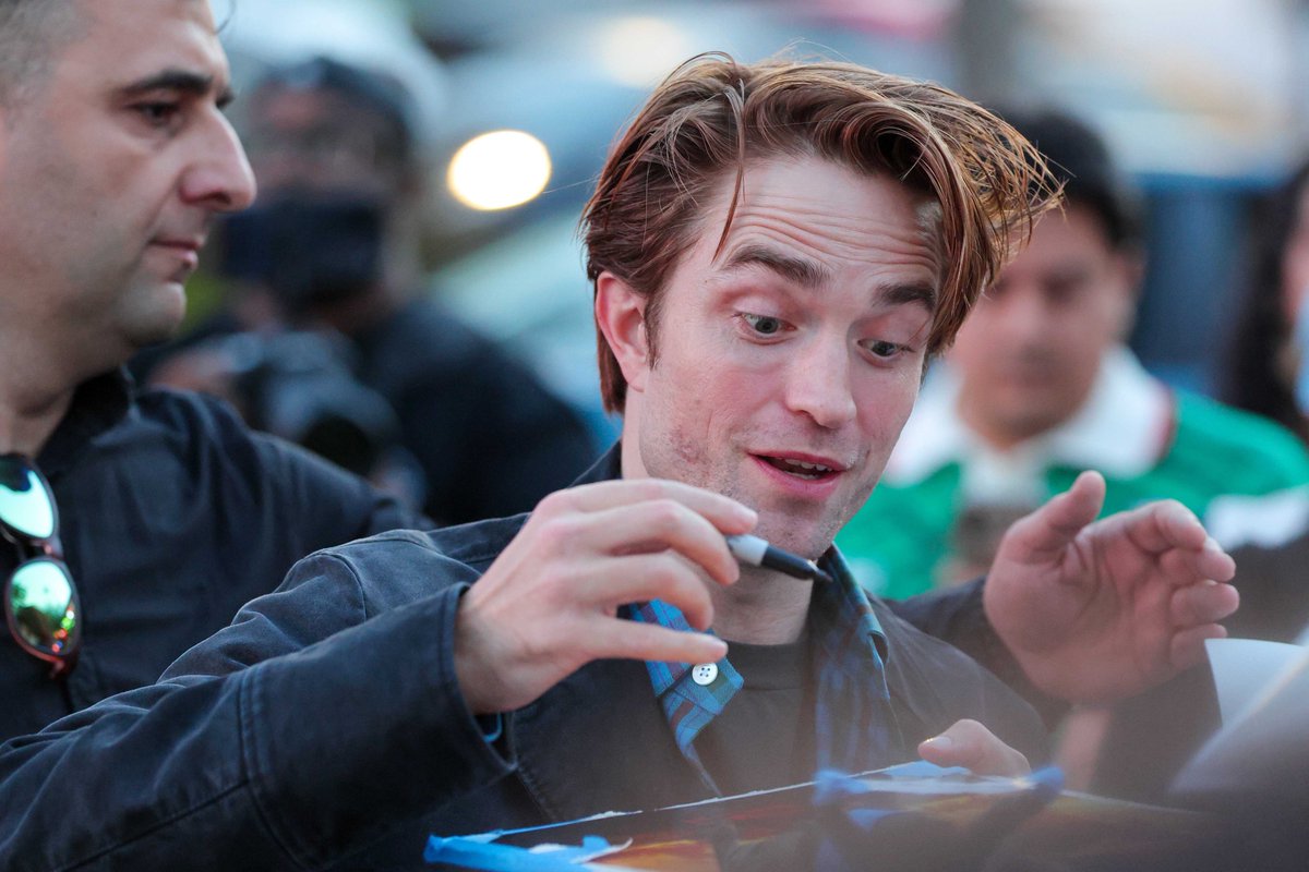 pattinsonphotos's tweet photo. Robert Pattinson promoting ‘THE DRAMA’ in Los Angeles. https://t.co/BEstQ5U4a2