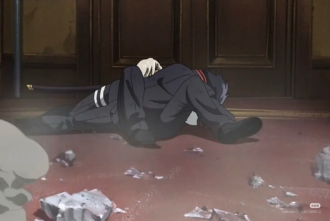 What do they think are they doing in the middle of a life-death situation🤨