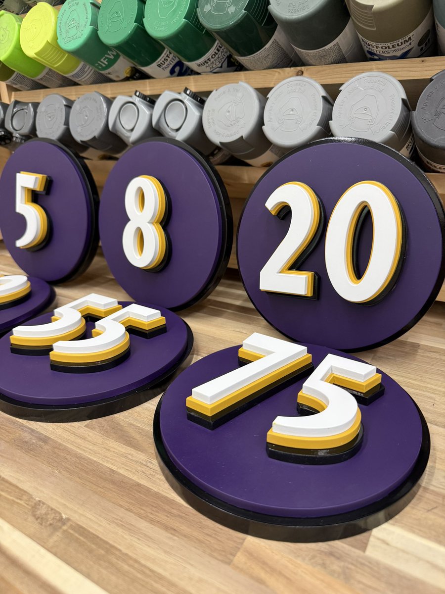 DT3DWoodArt's tweet image. Get your favorite ring of honor number, favorite player, or your kids number. These are 7.5”, also available in 12”. Black and Orange numbers and custom colors available as well. #RavensFlock #ravens