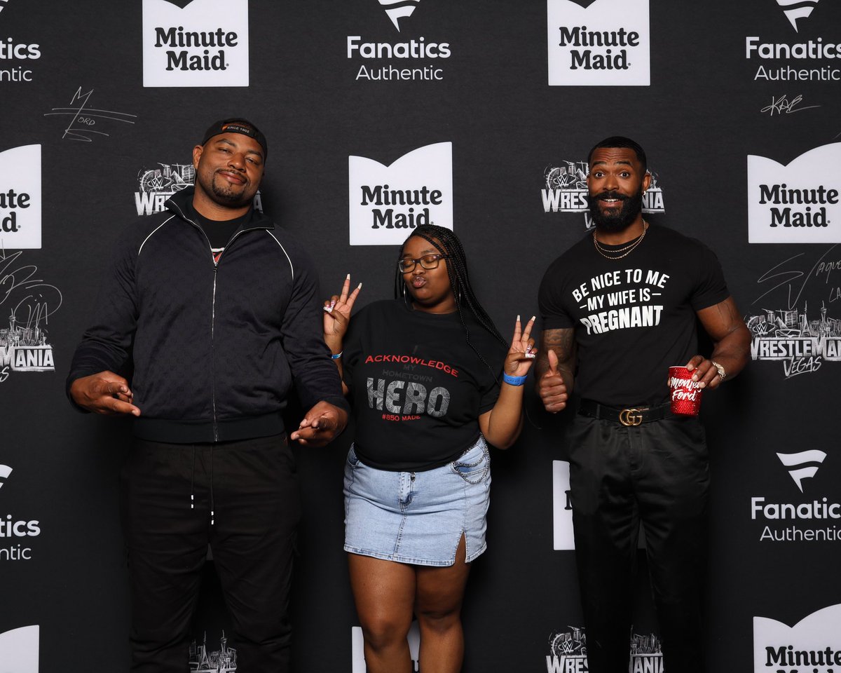 DeeDee ✨ tweet media