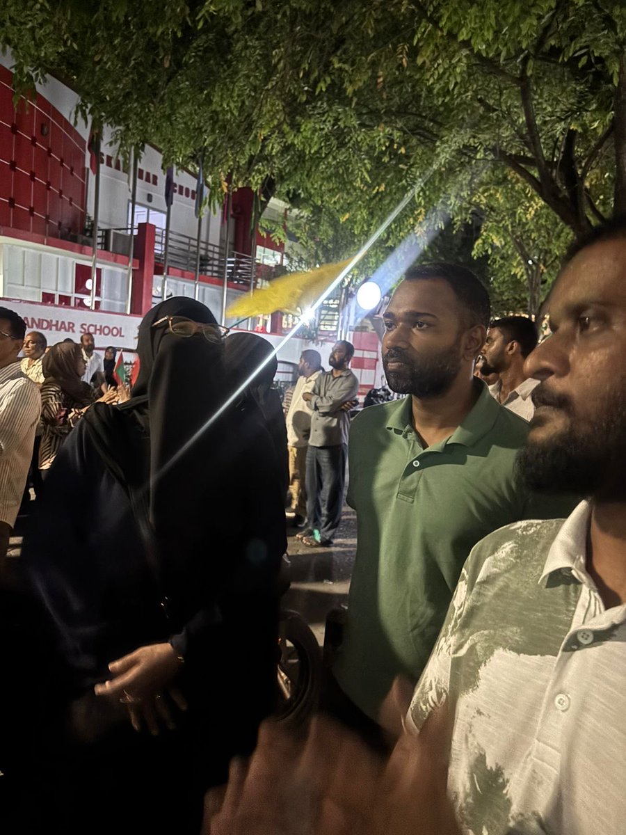 MDPSecretariat's tweet photo. އެމްޑީޕީއިން ކުރިއަށް ގެންދާ ސިލްސިލާ ކުއްލި ހަރަކާތް އެމްޑީޕީގެ ހަރުގެ ކުރިމަތީގައި ކުރިއަށްދަނީ. https://t.co/BDhNVvmAOD