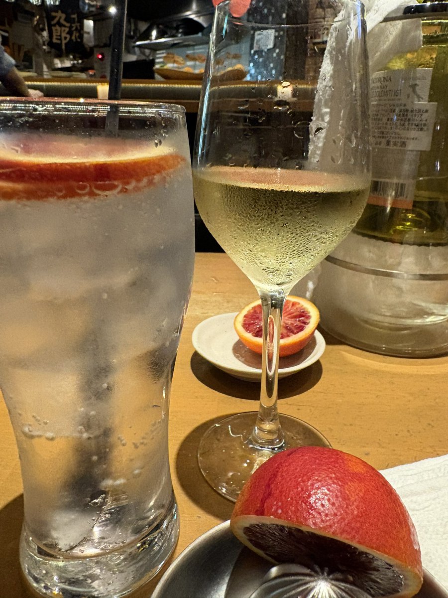 roundkitagawa's tweet photo. 昨日今日、最高のライブがあって打ち上げてます。真綾ちゃん、お疲れ様でした！！来て下さった皆さんも、お疲れ様でした！！みんなと乾杯！！感想を語り合いあいたいな！！何でも感想教えて！！知りたい！！ありがとう！！
#maaya_30th
#坂本真綾 https://t.co/k1bn5oVeqH