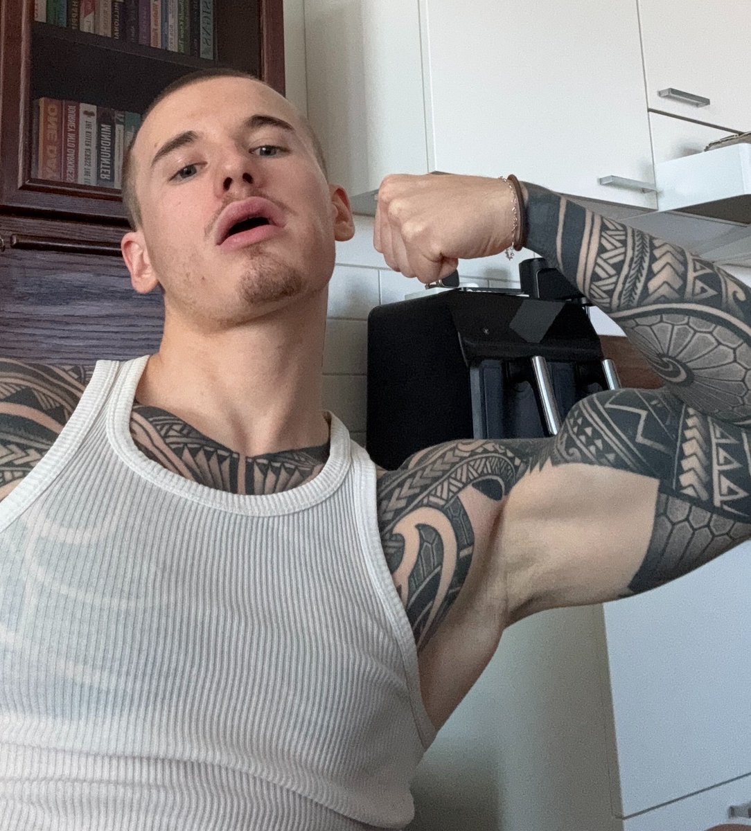 AlphaGodSaint tweet media